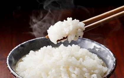 Khi ăn cơm, ăn cho thật sạch, một hạt không chừa